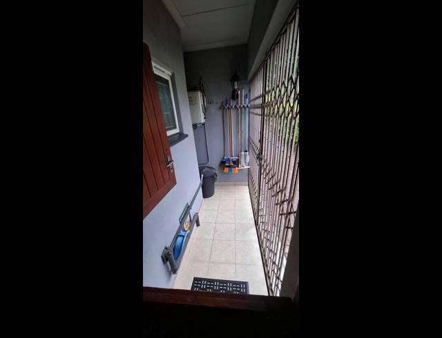 4 BEDROOM HOUSE FOR SALE IN OVERPORT